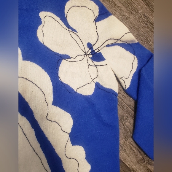 ST. JOHN VINTAGE 100% CASHMERE SWEATER | SIZE SMALL - Picture 4 of 8